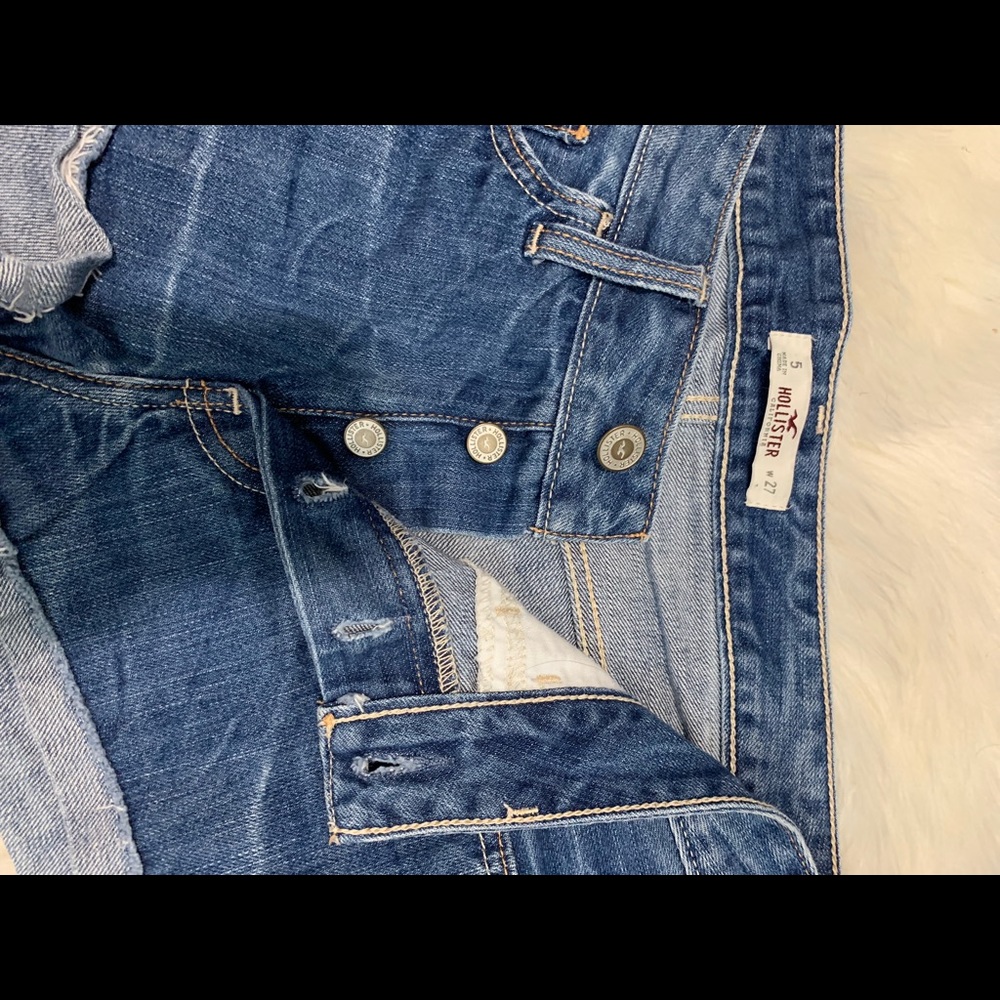 Hollister Highwaisted shorts w/ buttons